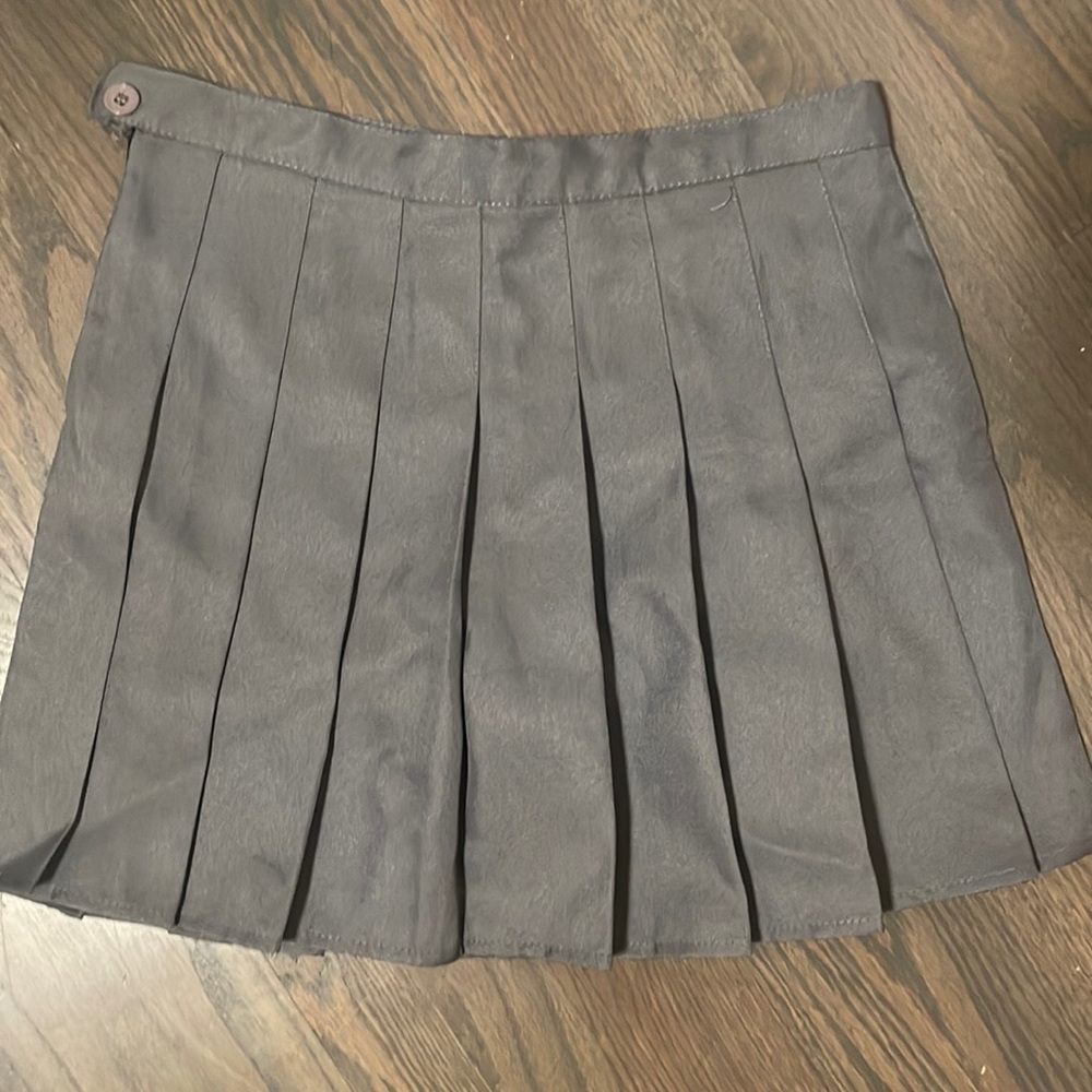 Grey pleated mini tennis skort
